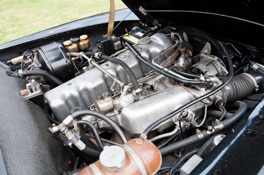  Mercedes-Benz 280 SL Roadster 1971 года  (фото 5 из 19)